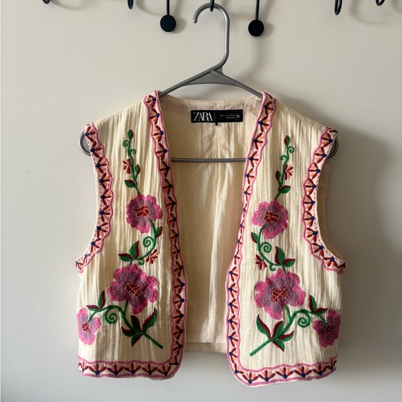 Zara Embroidered Floral Vest – Boho Peasant Style, Size S - Picture 3 of 9